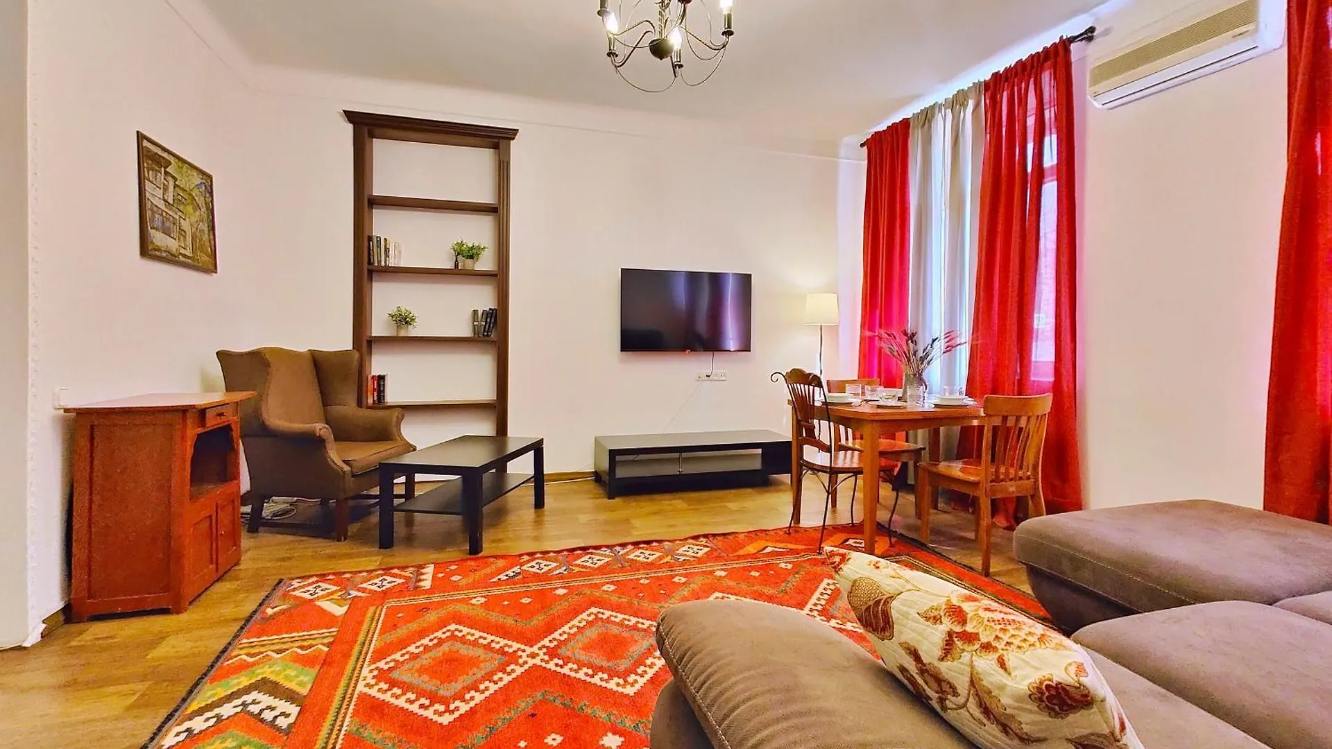 Moon Apartments - Tole Bi 45,6 Center 阿拉木图