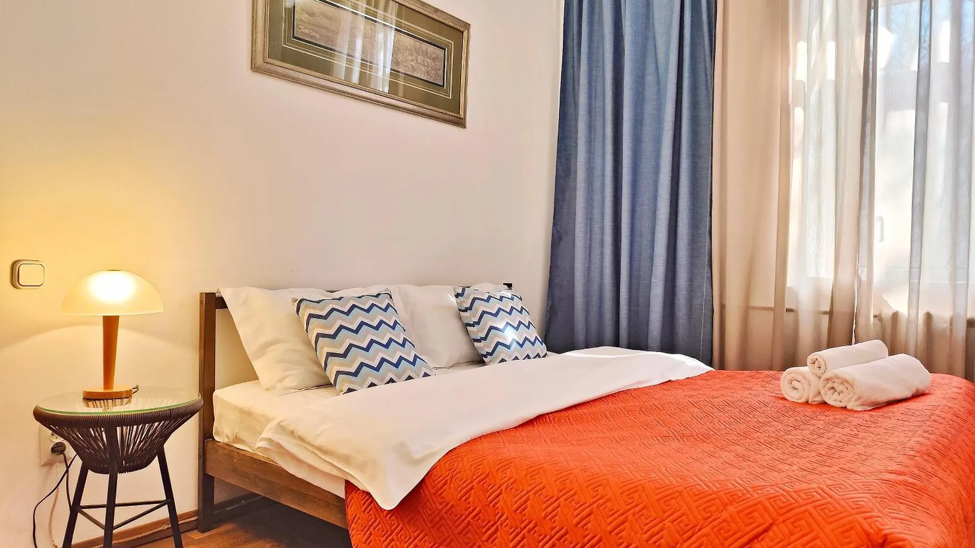 Moon Apartments - Tole Bi 45,6 Center 阿拉木图