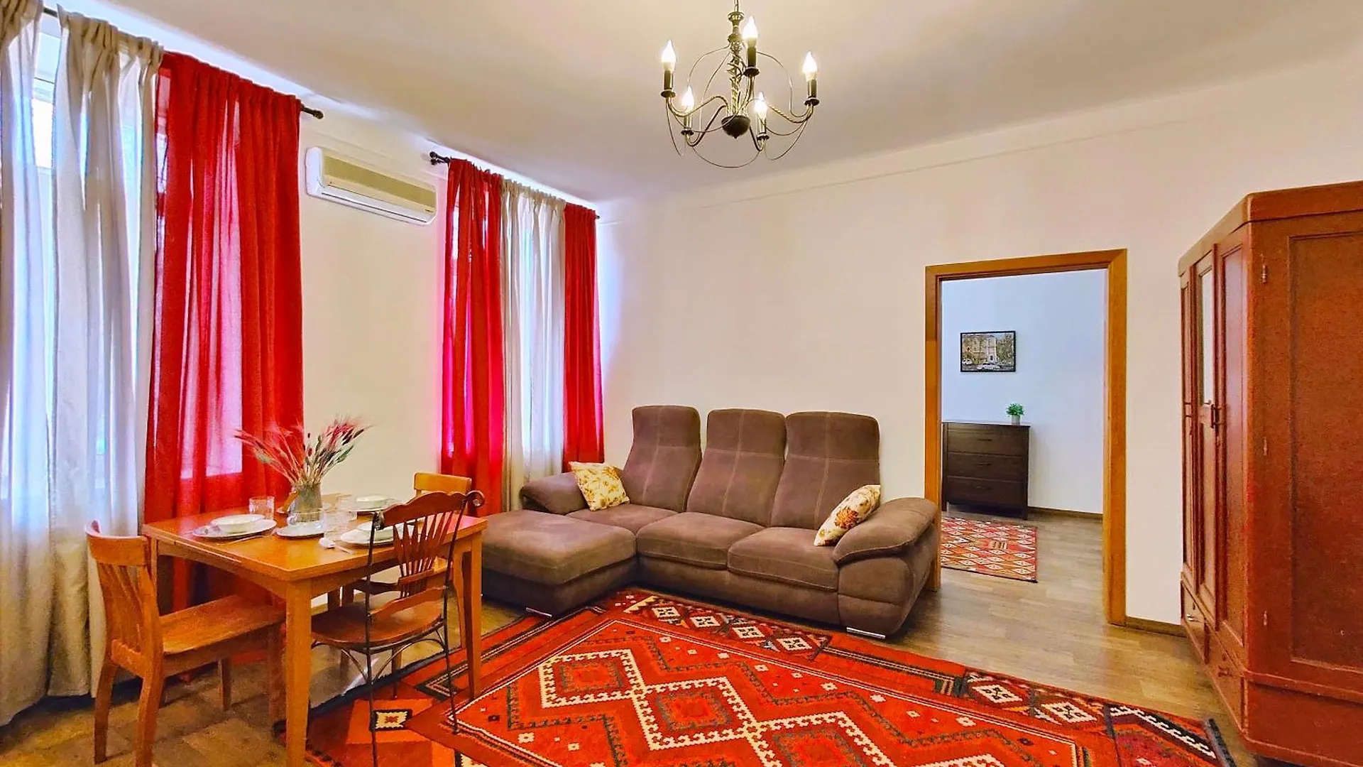 Moon Apartments - Tole Bi 45,6 Center 阿拉木图