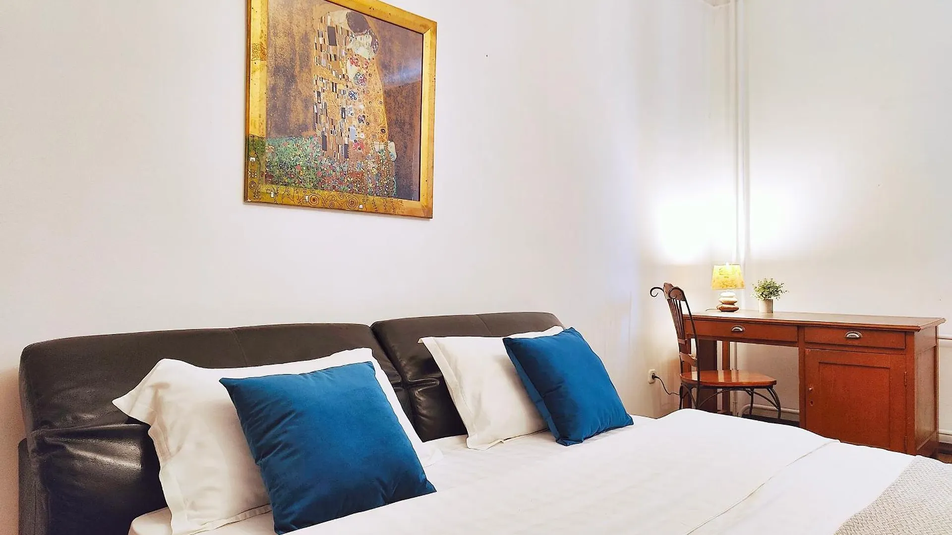 Moon Apartments - Tole Bi 45,6 Center 阿拉木图