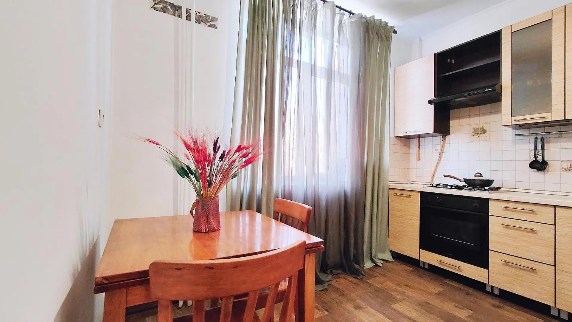 Moon Apartments - Tole Bi 45,6 Center 阿拉木图